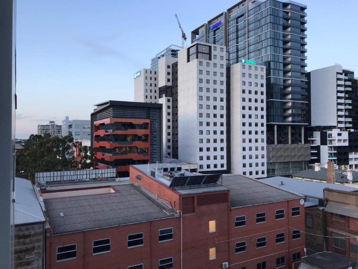 Tasha'S Apartments On Morphett Adelaide Exterior photo