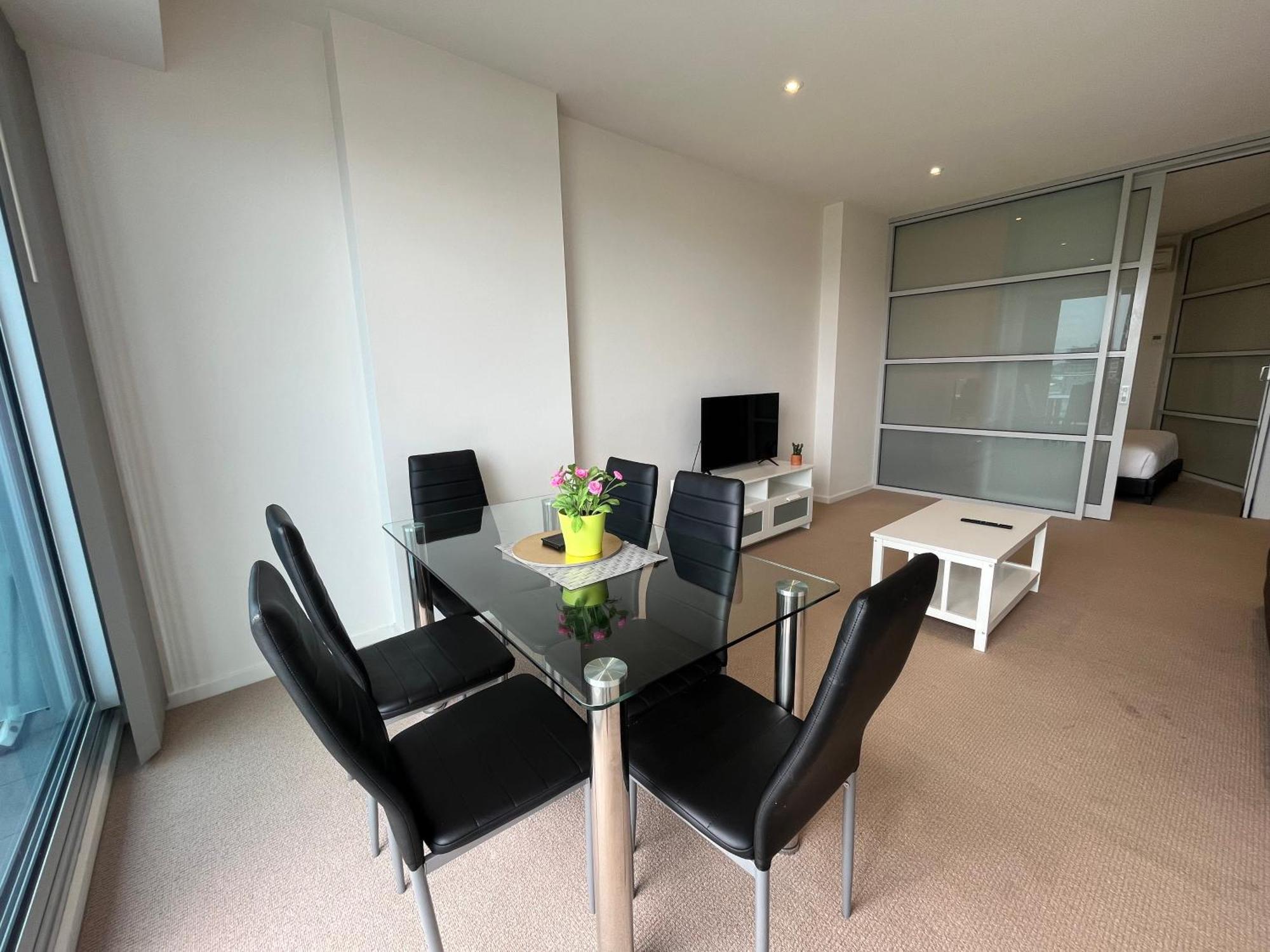 Tasha'S Apartments On Morphett Adelaide Exterior photo